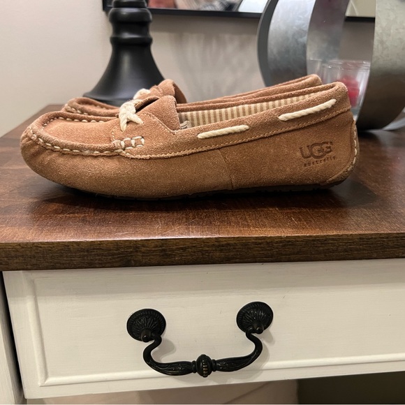 UGG Moccasin - Picture 3 of 5